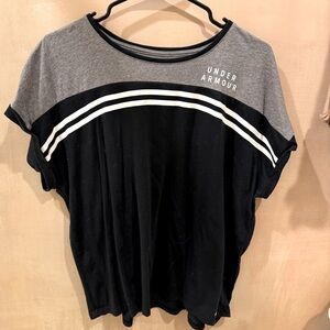 UNDER ARMOUR OVERSIZED ATHLETIC TEE